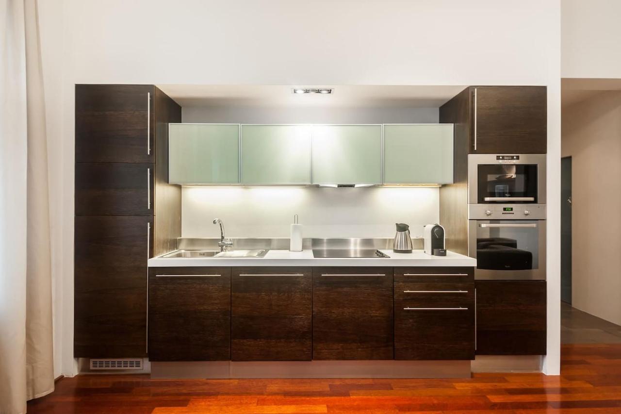 ★5 Star Living-amazing 2bed|2bath Apt-old Town Sq Apartmán *