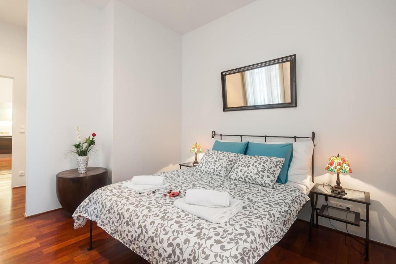 ★5 Star Living-amazing 2bed|2bath Apt-old Town Sq *