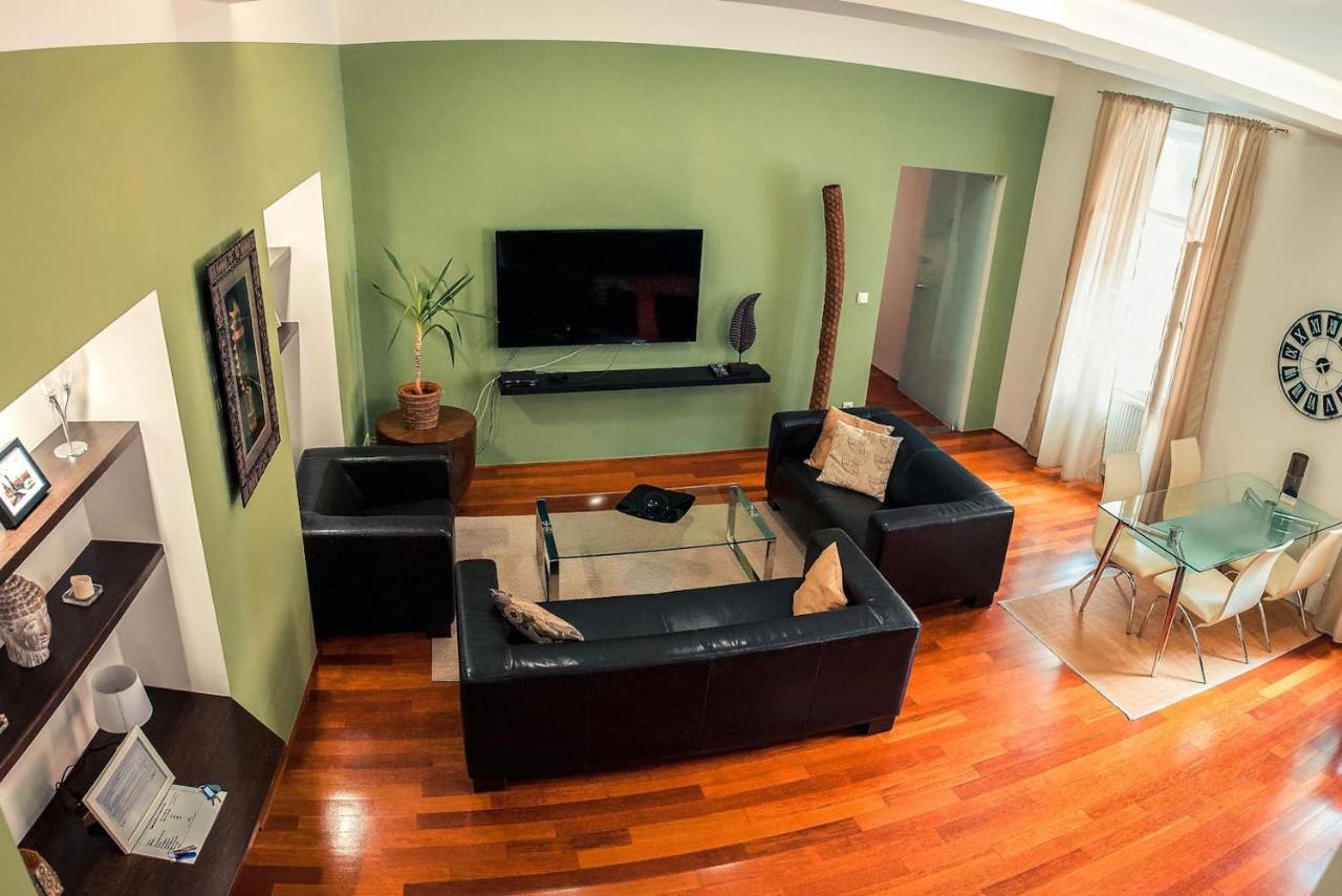 ★5 Star Living-amazing 2bed|2bath Apt-old Town Sq Apartmán